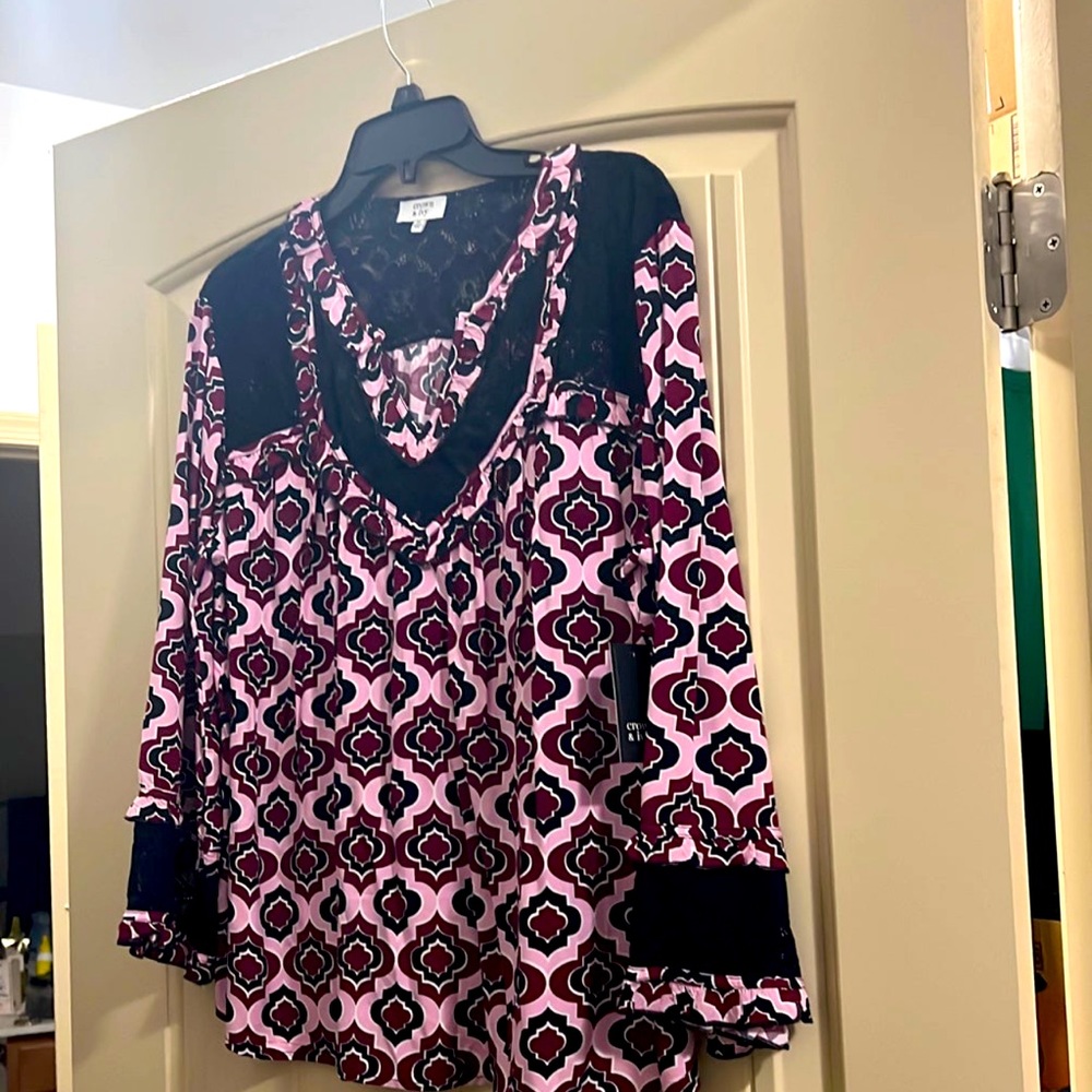 Printed blouse. Never been worn. Size XL